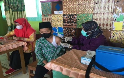 MTS NEGERI 4 TEBO TERIMA VAKSIN COVID-19 DOSIS KE-2